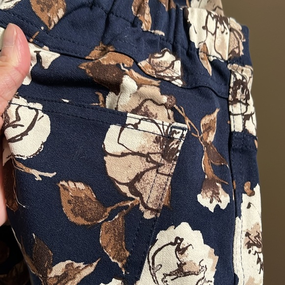 Isaac Mizrahi Live! Floral pants size 2 (tall) - Picture 2 of 7